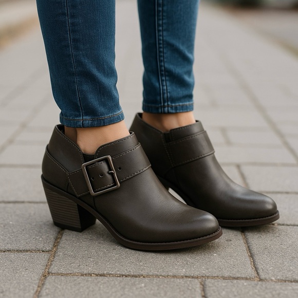 Frye and Co. Berlyn Graphite Buckle Booties Size 6.5M NWT - Picture 1 of 8